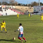 Partido de f&uacute;tbol entre Poblense y otro equipo en Barbastro
