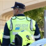 Agente de la Policía Local de Palma en un control de tráfico