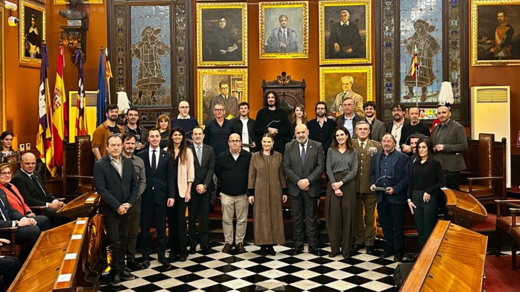 Ceremonia de entrega de los premios Ciutat de Palma 2025 con asistentes y autoridades