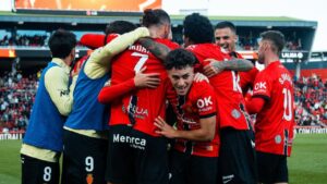 Jugadores del RCD Mallorca celebrando un gol en el estadio