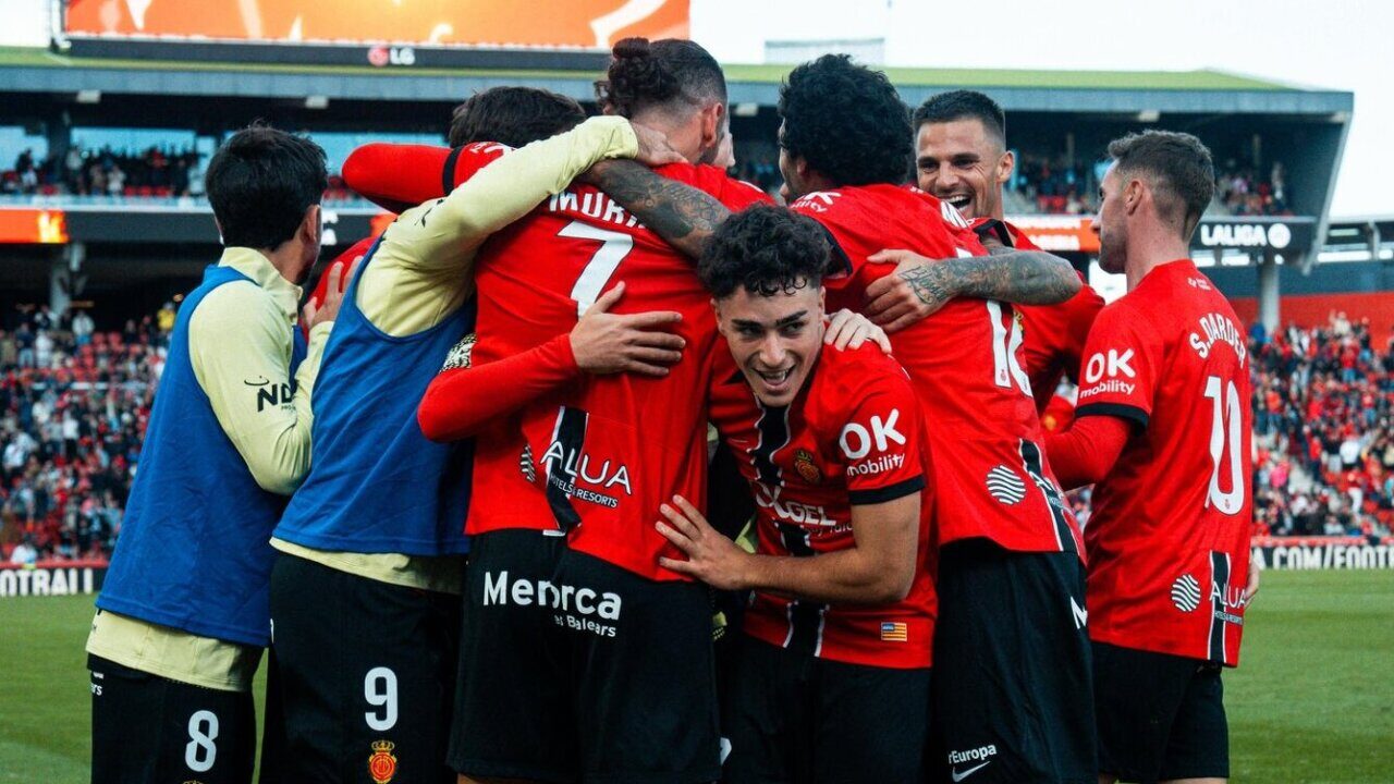Jugadores del RCD Mallorca celebrando un gol en el estadio