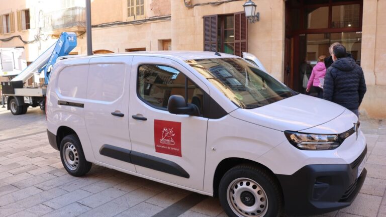 Santany&iacute; finaliza la renovaci&oacute;n de la flota municipal con la compra de una quinta furgoneta