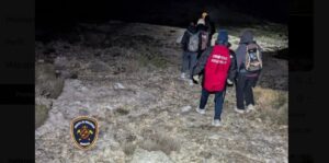 Bomberos de Mallorca rescatando excursionistas en Sa Fosca durante la noche