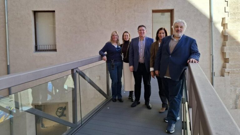 Reuni&oacute;n de representantes de Pimeco y gu&iacute;as tur&iacute;sticos en Mallorca