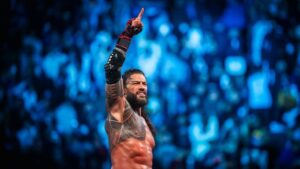Roman Reigns levantando un dedo en se&ntilde;al de victoria en el Royal Rumble 2026