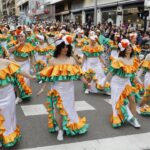 Grupo de bailarinas en la Rua de Palma durante el carnaval 2026