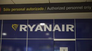Un juzgado apercibe a Ryanair de consecuencias penales por denigrar a eDreams