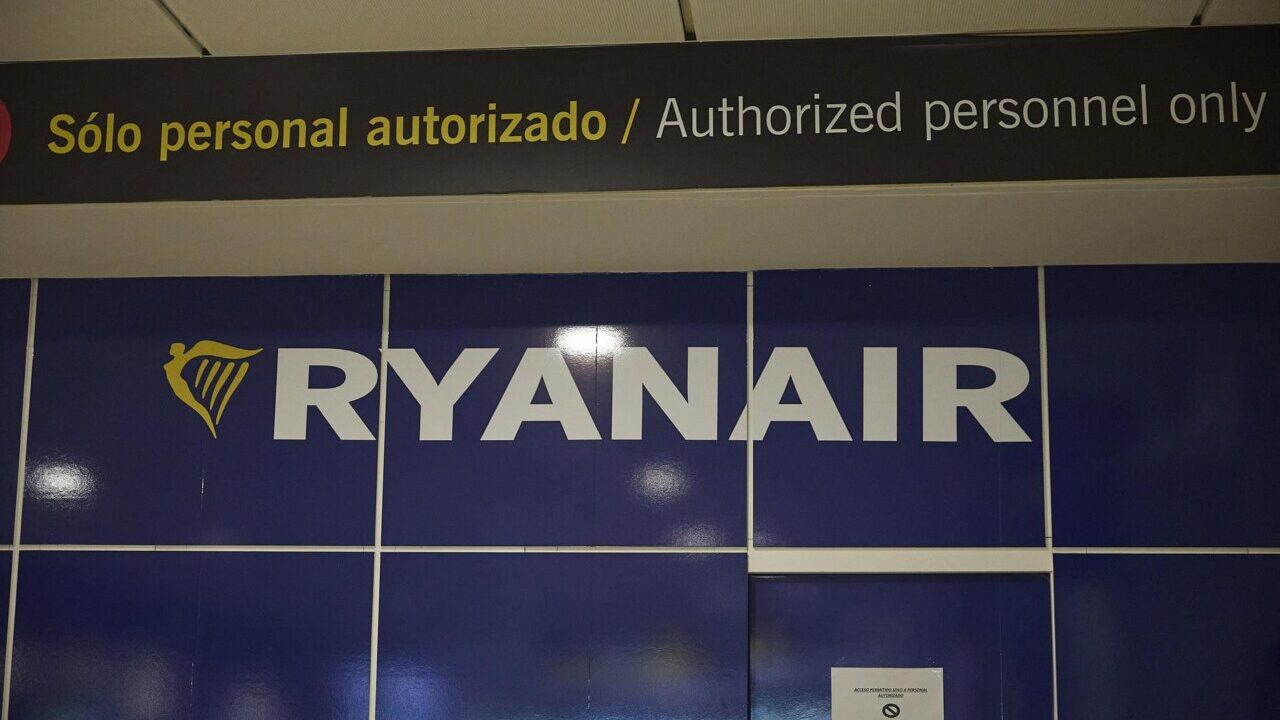 Un juzgado apercibe a Ryanair de consecuencias penales por denigrar a eDreams