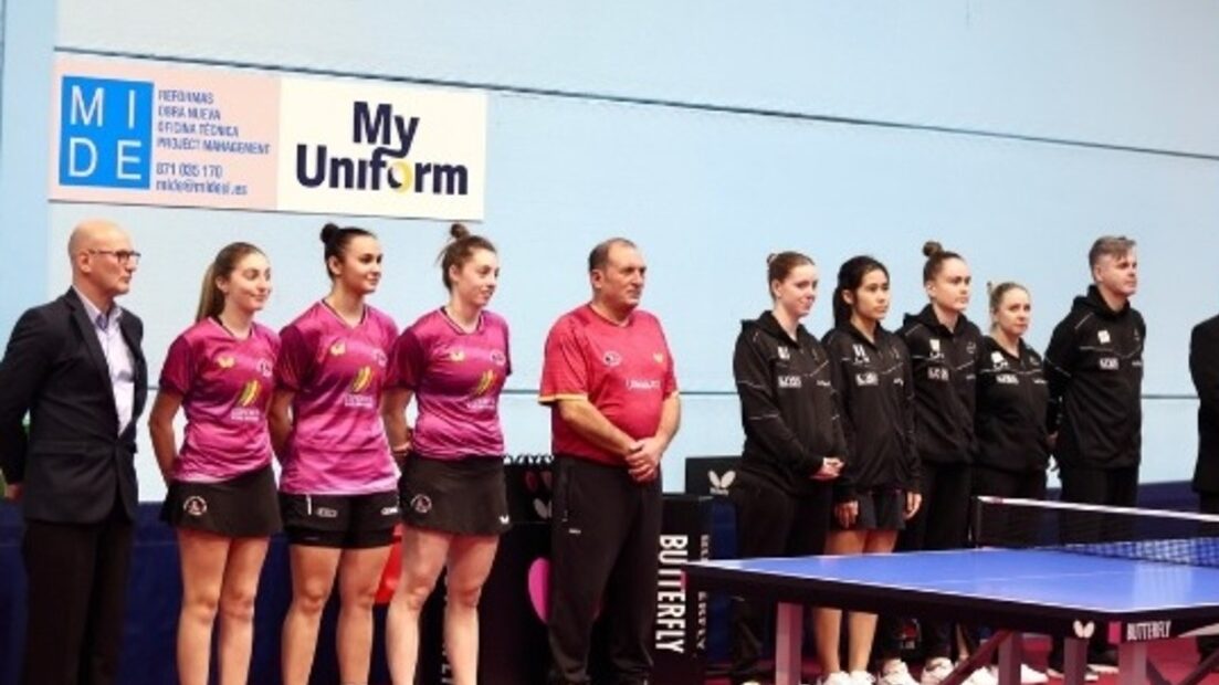 Equipo de Son Cladera en partido de tenis de mesa contra Linz