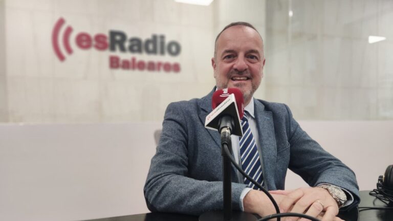 Toni Deudero durante una entrevista en esRadio Baleares