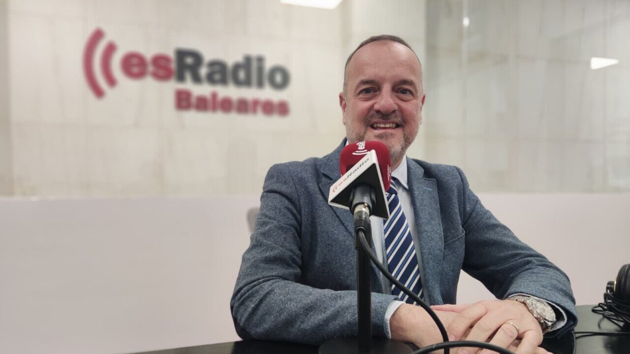 Toni Deudero durante una entrevista en esRadio Baleares