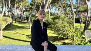 Xisca Sitjar, gerente de sostenibilidad operativa, en un entorno natural.