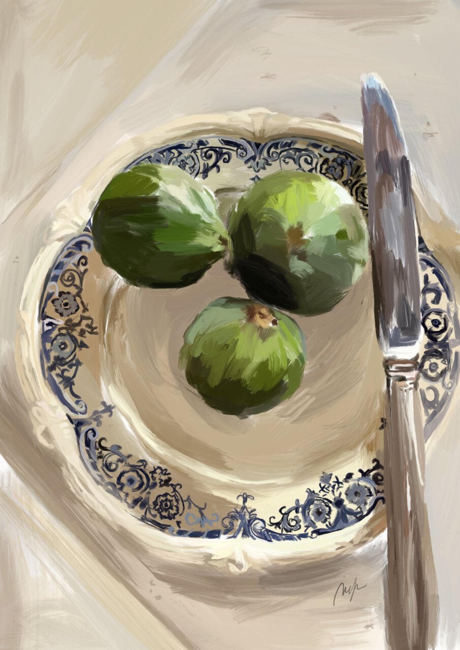 Tres higos verdes en un plato decorativo con un cuchillo