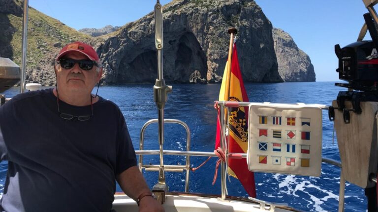 Mart&iacute;n March posa para una foto con MDArte