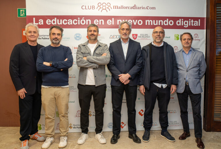 Participantes en la mesa redonda sobre educaci&oacute;n y tecnolog&iacute;a en Mallorca