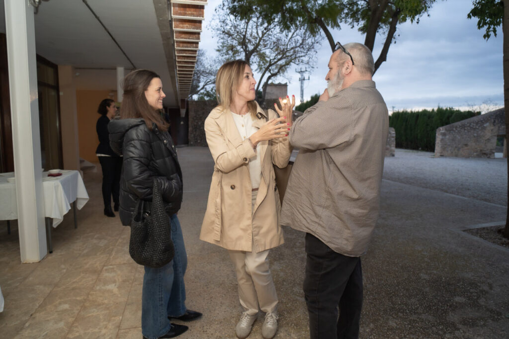 Participantes en una mesa redonda sobre educaci&oacute;n y tecnolog&iacute;a en el Parc Bit