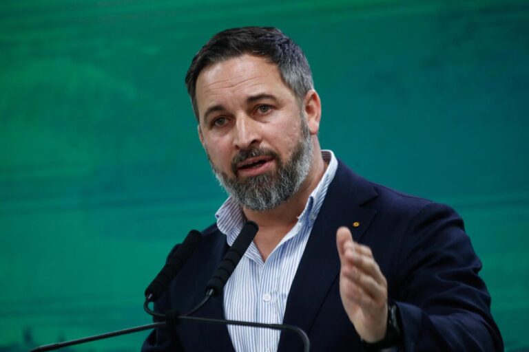 Abascal hablando sobre acuerdo con el PP en Baleares sobre inmigraci&oacute;n
