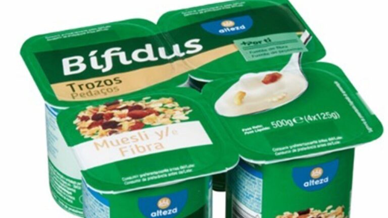 Yogur B&iacute;fidus Trozos Muesli y Fibra de la marca Alteza en envase de cuatro.