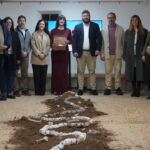 Anastasia Eg&oacute;rova recibiendo el Premi Benet Mas 2026 en el Museu del Fang