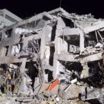 Edificio da&ntilde;ado tras un ataque con misil en Israel