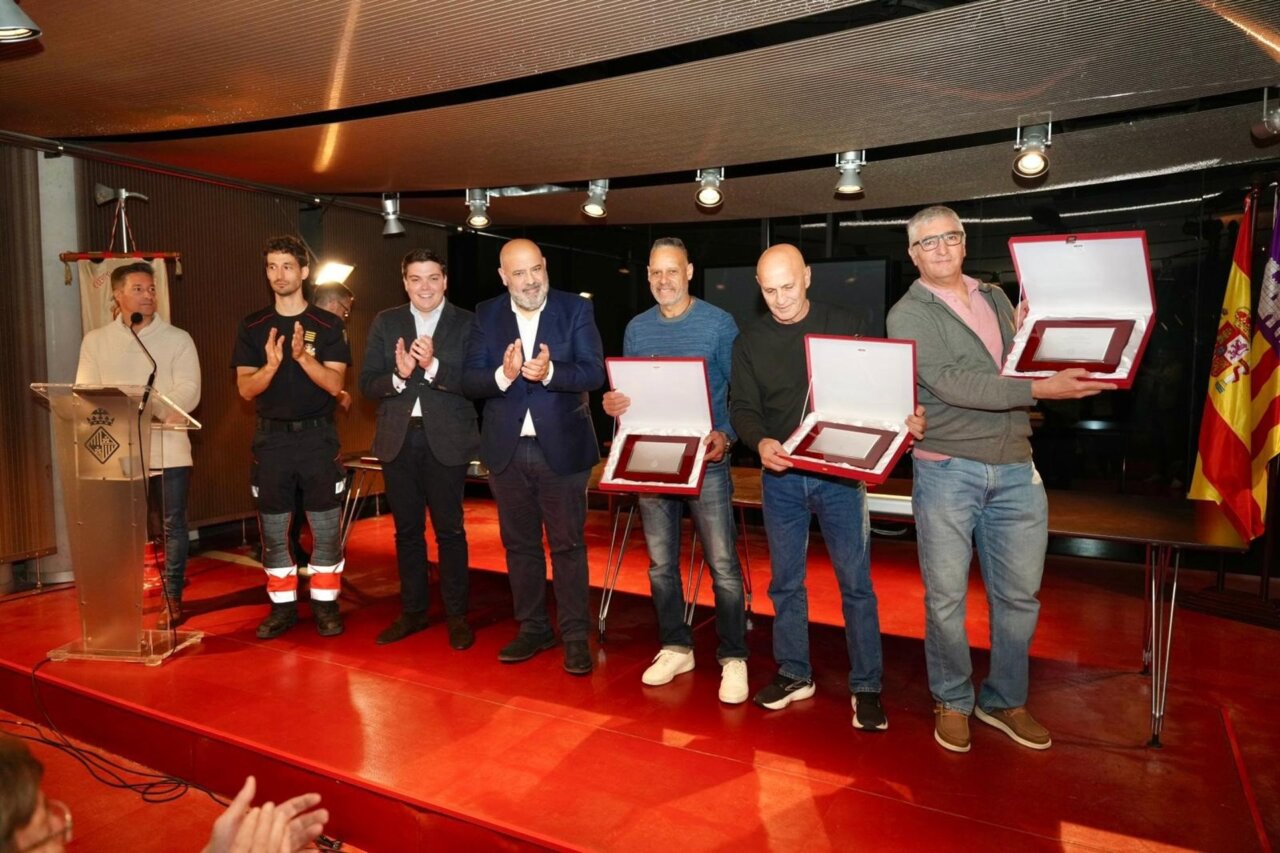 Acto de homenaje a bomberos jubilados en Palma de Mallorca