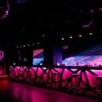 Interior del club Boulevard en Palma con luces de colores