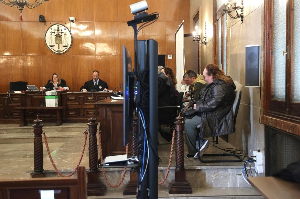 Juicio sobre la acusada de arrojar a una beb&eacute; en un contenedor