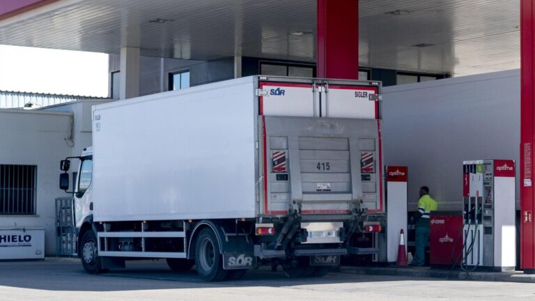 Los transportistas exigen nuevas ayudas ante la amenaza de una crisis de suministro