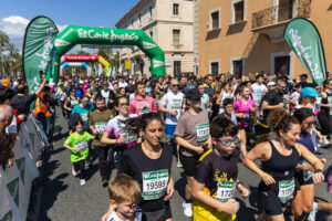 Participantes de la Carrera Popular Ciutat de Palma corriendo juntos