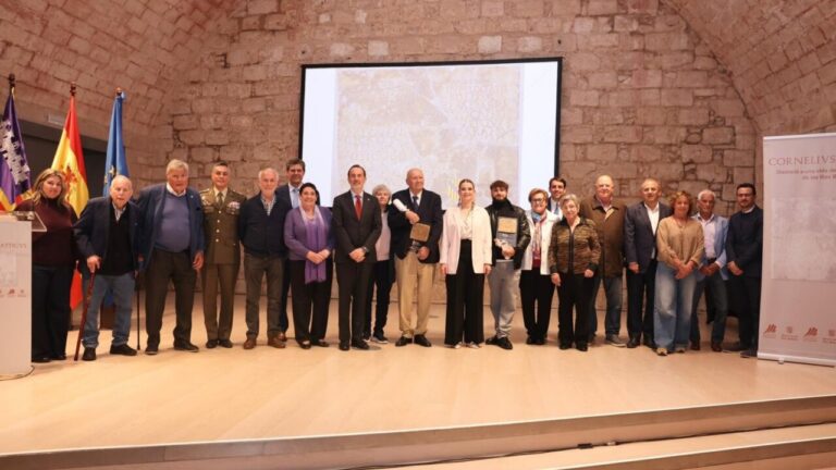 Grupo de personas en la ceremonia de los premios Cornelius Atticus 2025