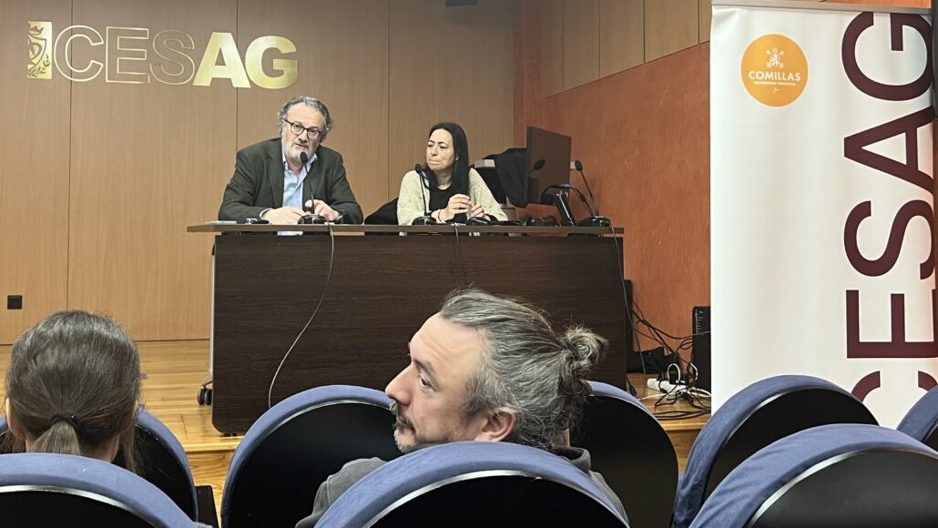 Miguel &Aacute;ngel Noceda y &Aacute;ngeles Dur&aacute;n en charla sobre periodismo en CESAG