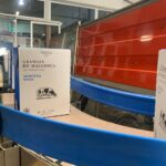 Cajas de leche de la marca Granges de Mallorca en una línea de producción