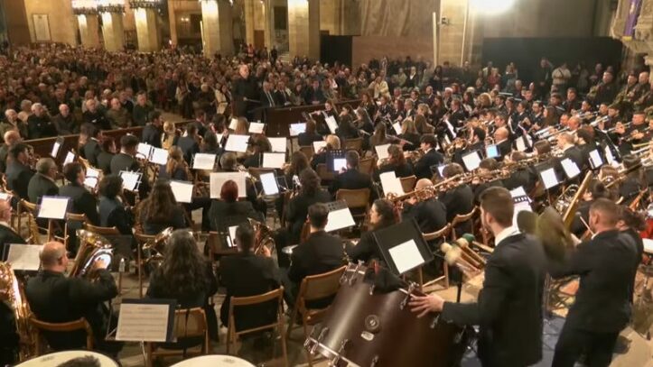 Concierto en la Catedral de Mallorca con diversas bandas y coros