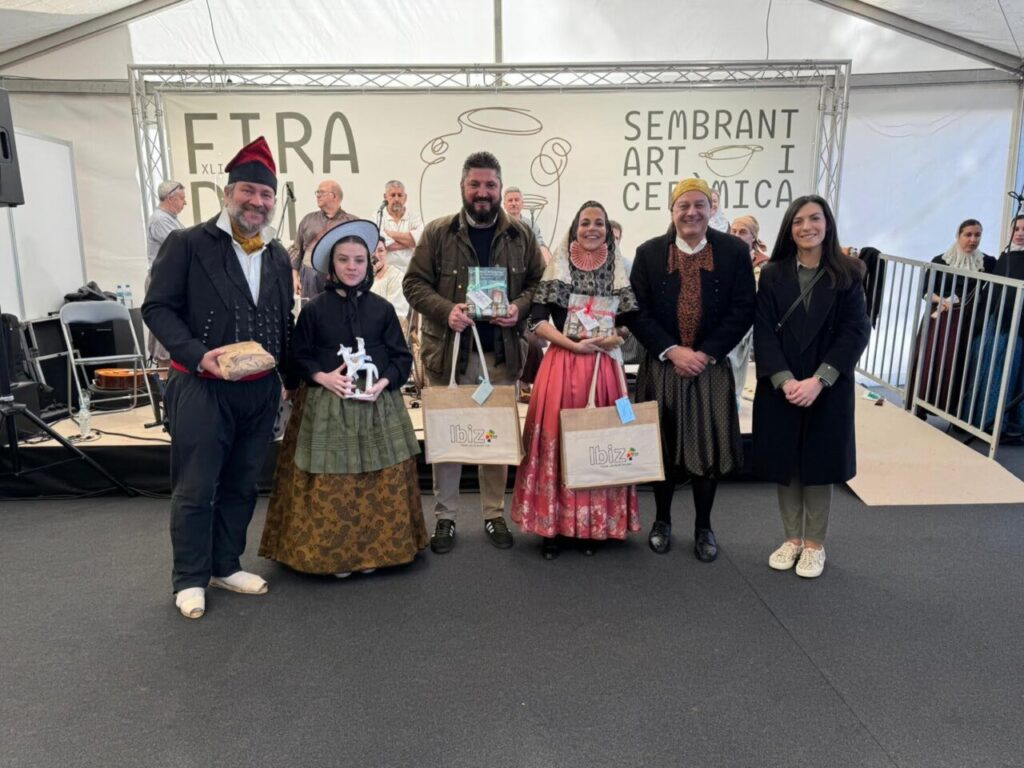 Participantes en la Fira del Fang de Marratx&iacute; con cer&aacute;mica y premios