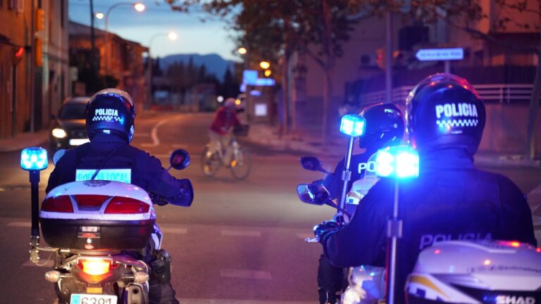 A toda velocidad y borracho: investigado tras adelantar a la Polic&iacute;a por la derecha en Palma