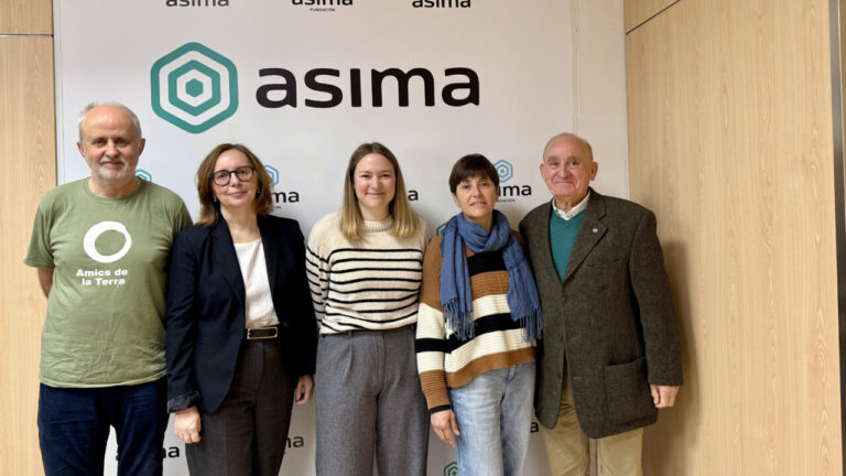 Asima cede una parcela de los Huertos Sociales a la asociaci&oacute;n Amics de la Terra