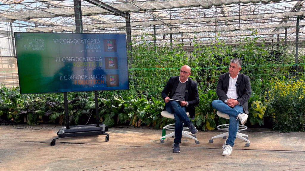 Presentaci&oacute;n de la convocatoria Cajamar Innova para startups en un invernadero.