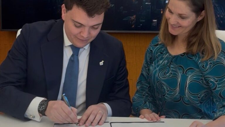 Firma de acuerdo entre el Ajuntament de Palma y Palo Alto Networks