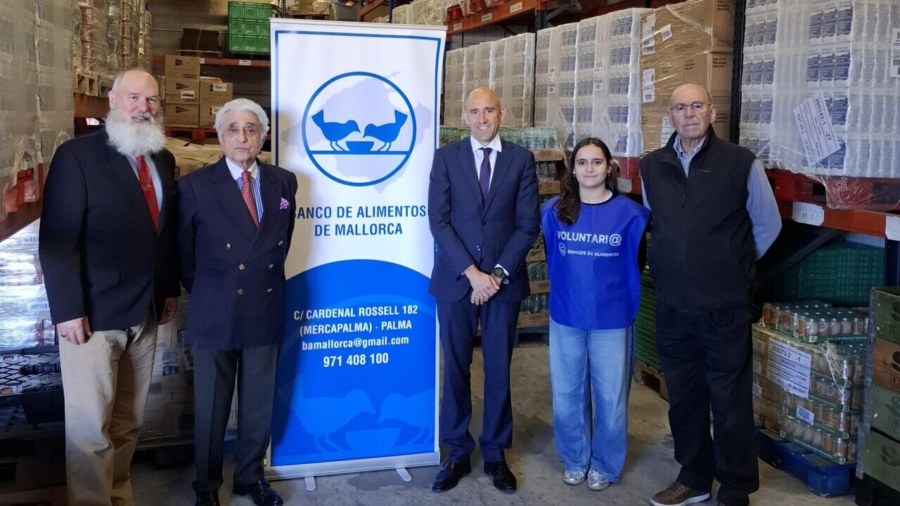 El Corte Ingl&eacute;s entrega m&aacute;s de 10.000 euros en productos al Banco de Alimentos de Mallorca