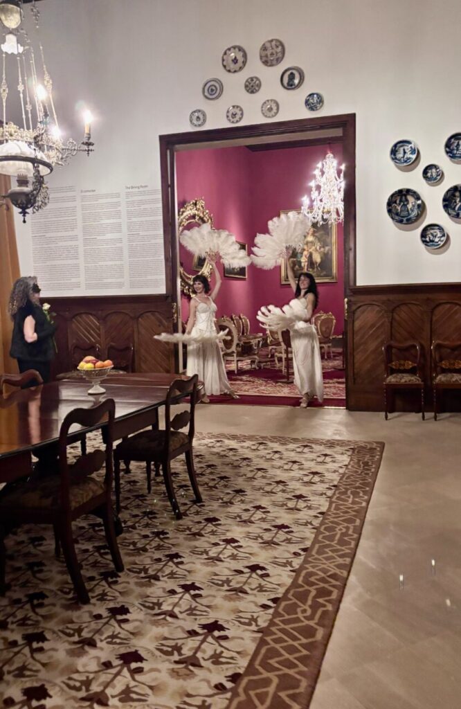 Actuaci&oacute;n de danza burlesque en la Escuela de Danza y Teatro Leda