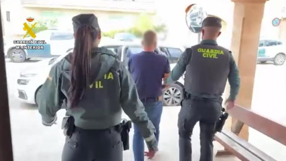 Pillados dos ladrones con bolsas trucadas para burlar alarmas en supermercados de Santany&iacute;