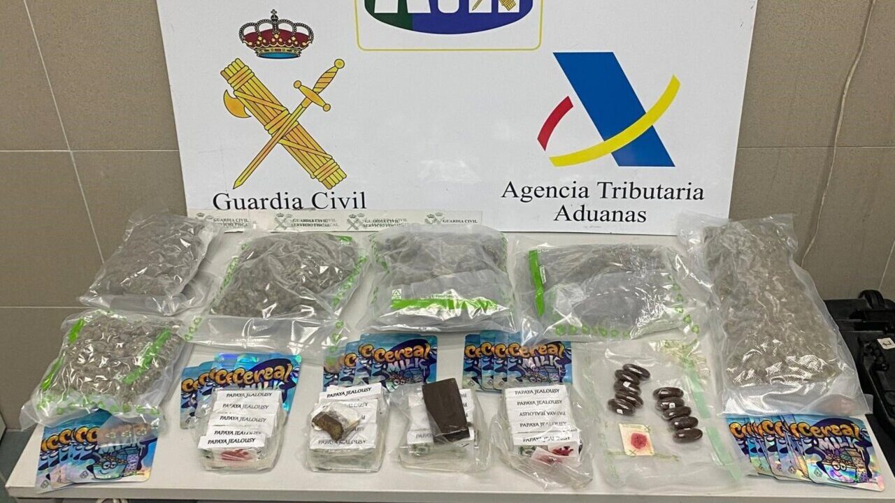 Paquetes postales con marihuana y hach&iacute;s incautados por la Guardia Civil