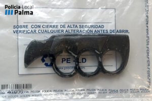 Pu&ntilde;o americano confiscado por la Polic&iacute;a Local de Palma