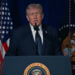 Donald Trump hablando sobre la ofensiva contra Ir&aacute;n en marzo de 2026