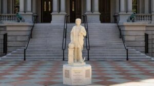 Estatua de Crist&oacute;bal Col&oacute;n frente a la Casa Blanca en Washington D.C.