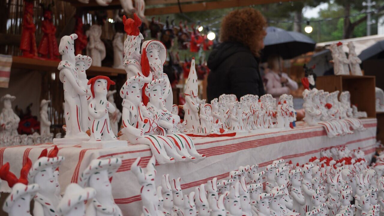 Figuras de barro en la Fira del Fang de Marratx&iacute;