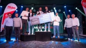 Participantes del VI Megatorneo de p&aacute;del en la fiesta final en BCM