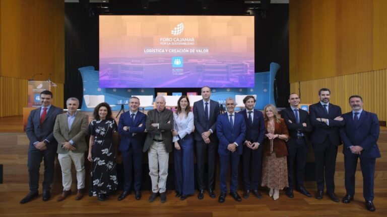 Grupo de expertos en el Foro Cajamar sobre log&iacute;stica y sostenibilidad