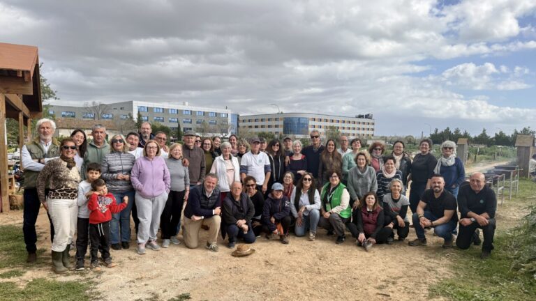 Grupo de participantes en el Concurso del Huerto m&aacute;s creativo de ASIMA