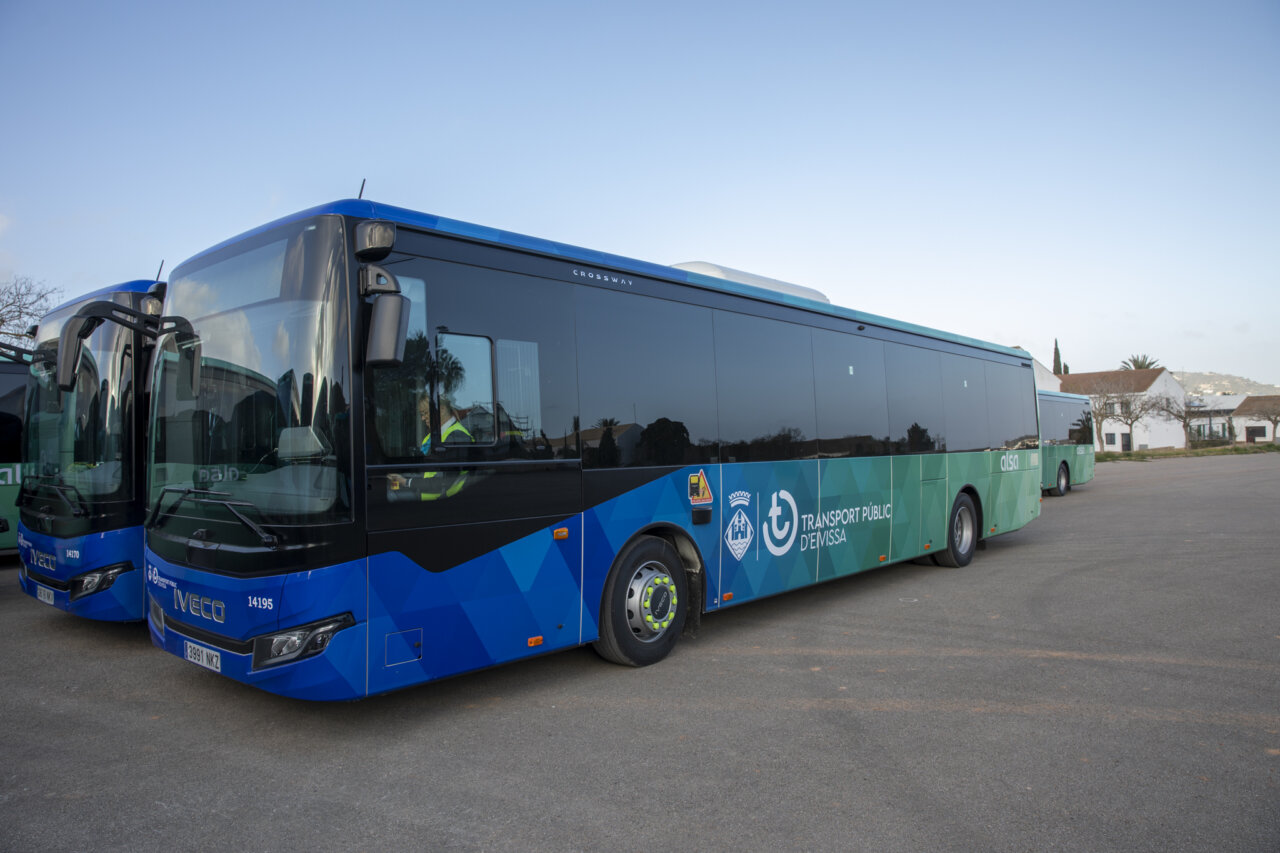 Autob&uacute;s de la nueva red de transporte p&uacute;blico en Ibiza